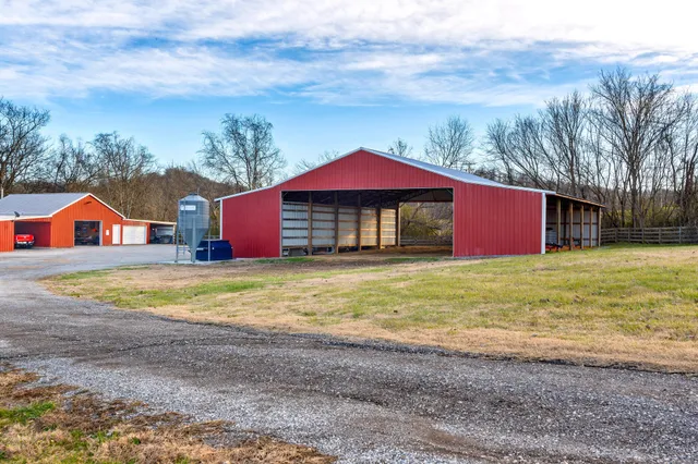 $1,725,000 | 2564 New Highway 7, Santa Fe, TN 38482
