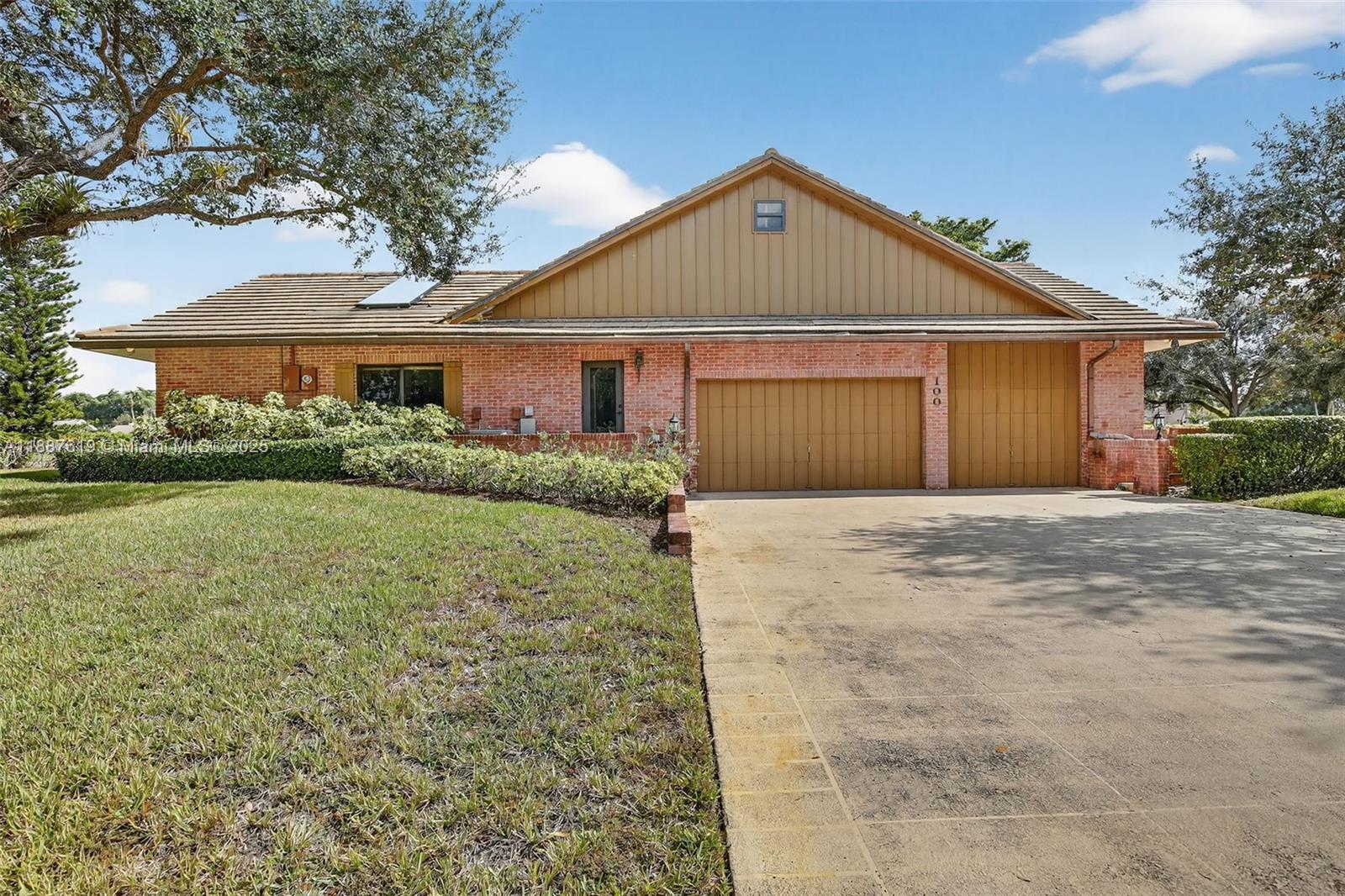 100 129th Avenue Plantation, FL 33325 - Photo 3 of 60 front view of a house with a yard