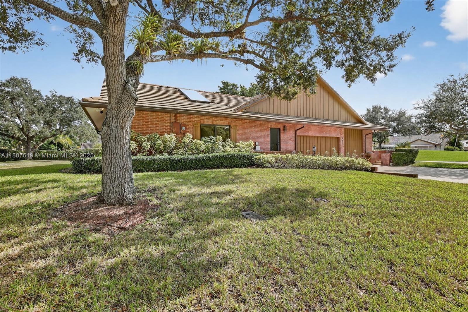 100 129th Avenue Plantation, FL 33325 - Photo 4 of 60 a front view of house with yard and green space
