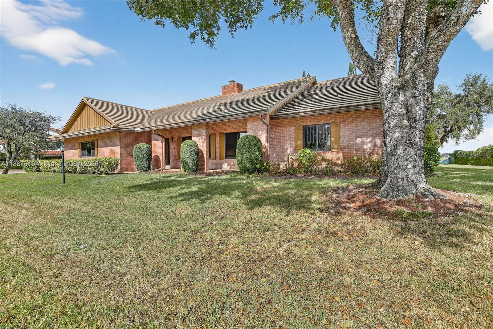 100 129th Avenue Plantation, FL 33325 - Photo 6 of 60 front view of a house with a yard