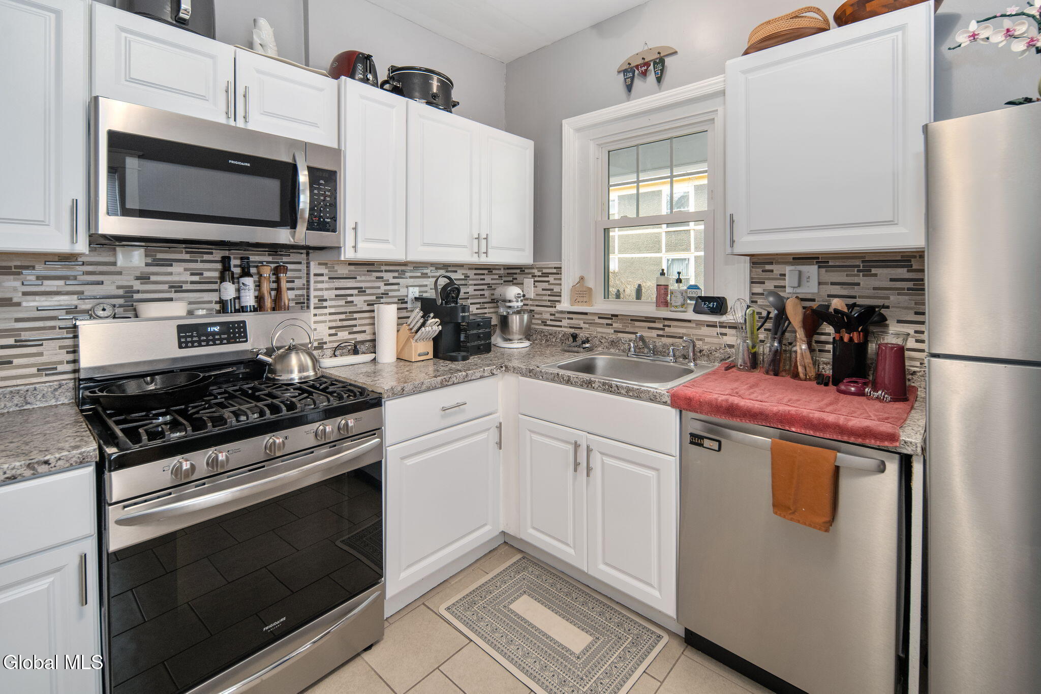 505 Bedford Road Schenectady, NY 12308 - Photo 19 of 47 21-505BedfordRd_21