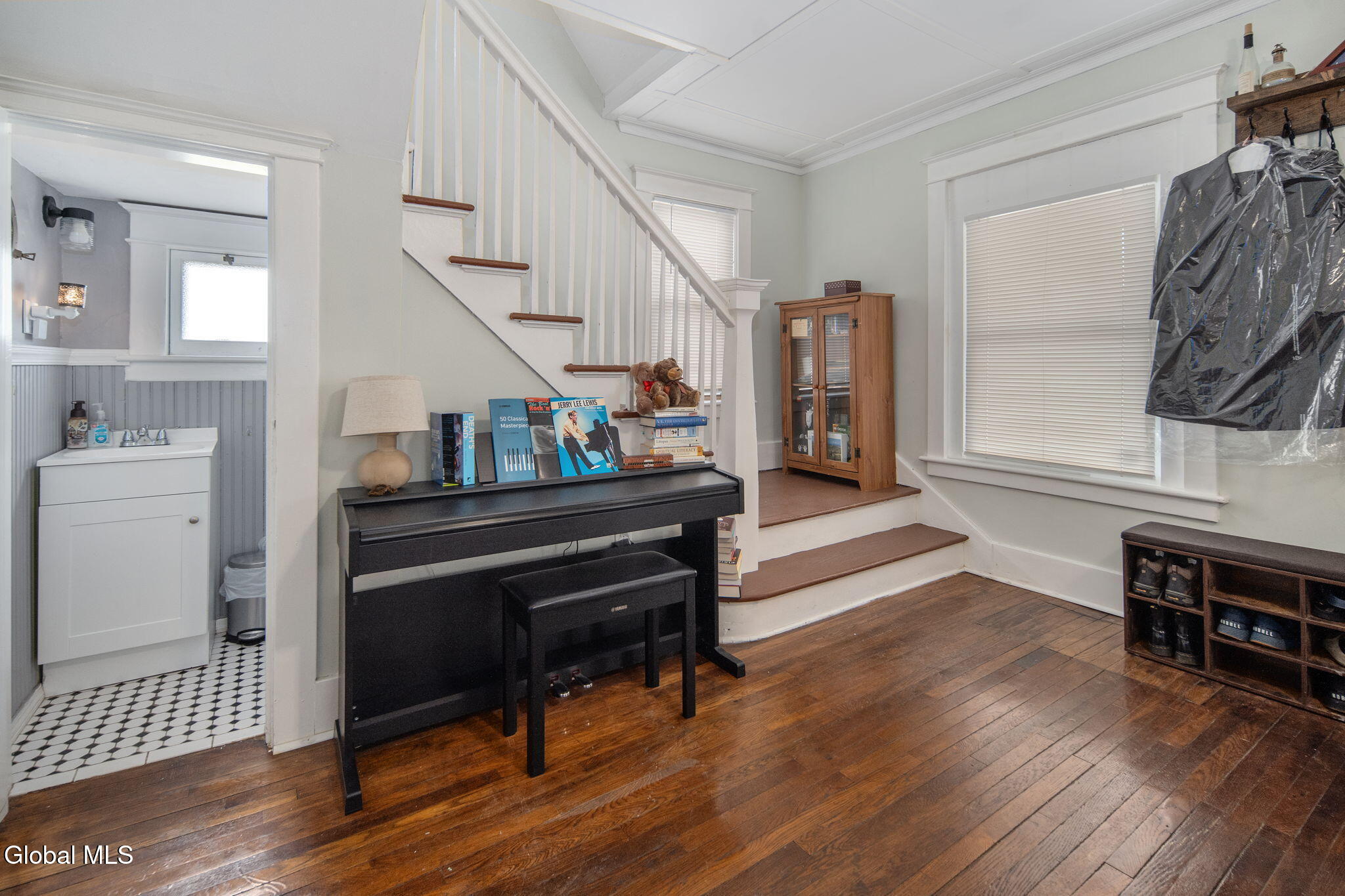 505 Bedford Road Schenectady, NY 12308 - Photo 21 of 47 23-505BedfordRd_23