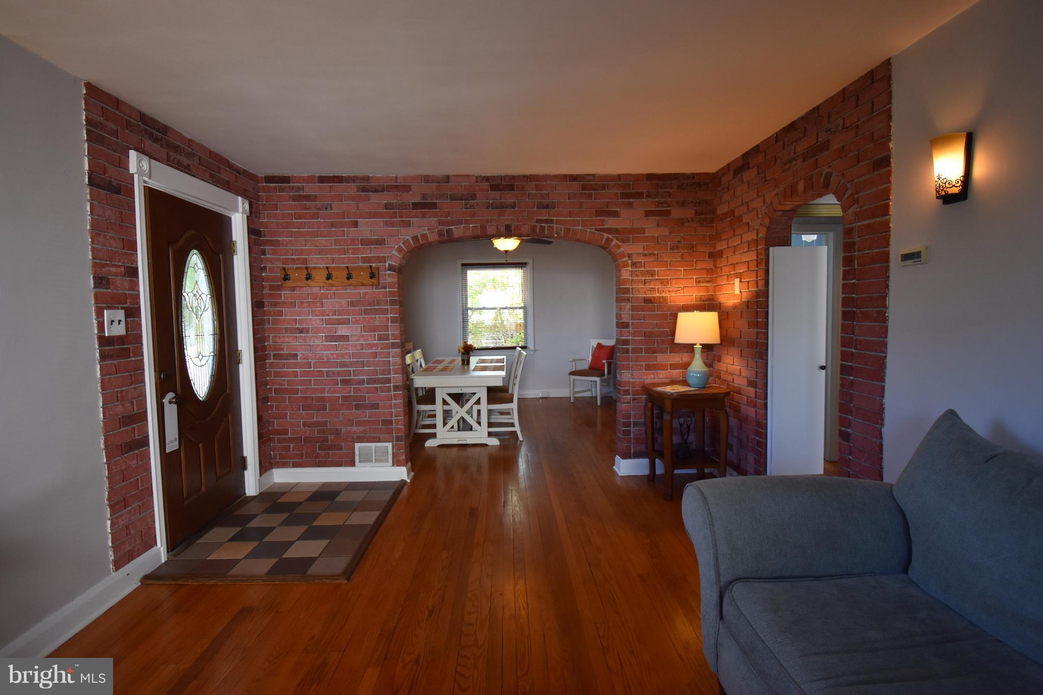 1704 Rita Road Baltimore, MD 21222 - Photo 4 of 30 Living Room