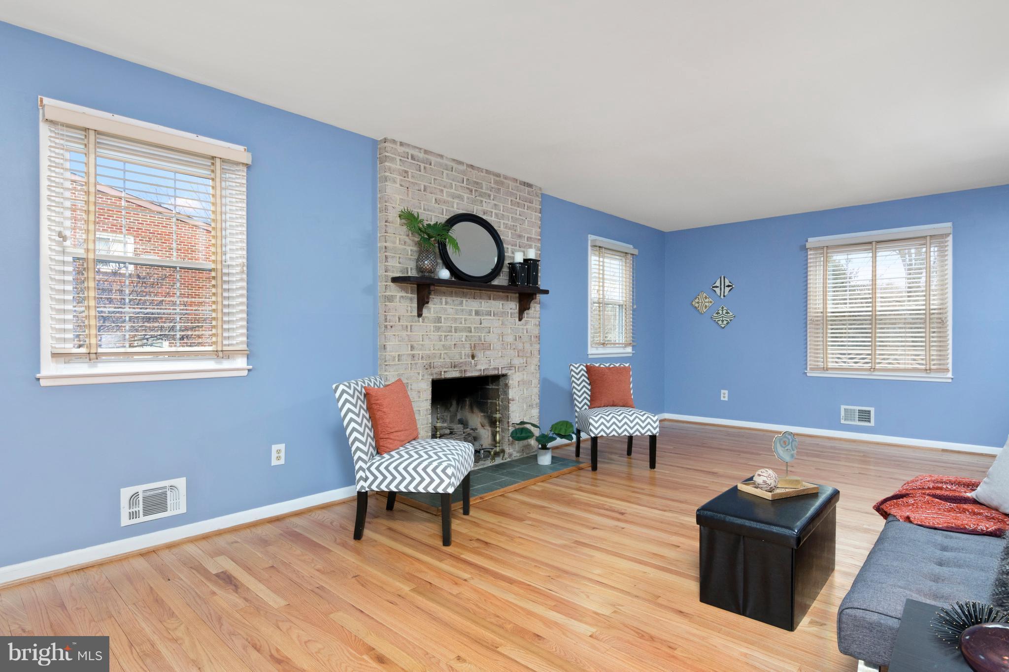 4033 High Point Road Ellicott City, MD 21042 - Photo 4 of 28 Living Room
