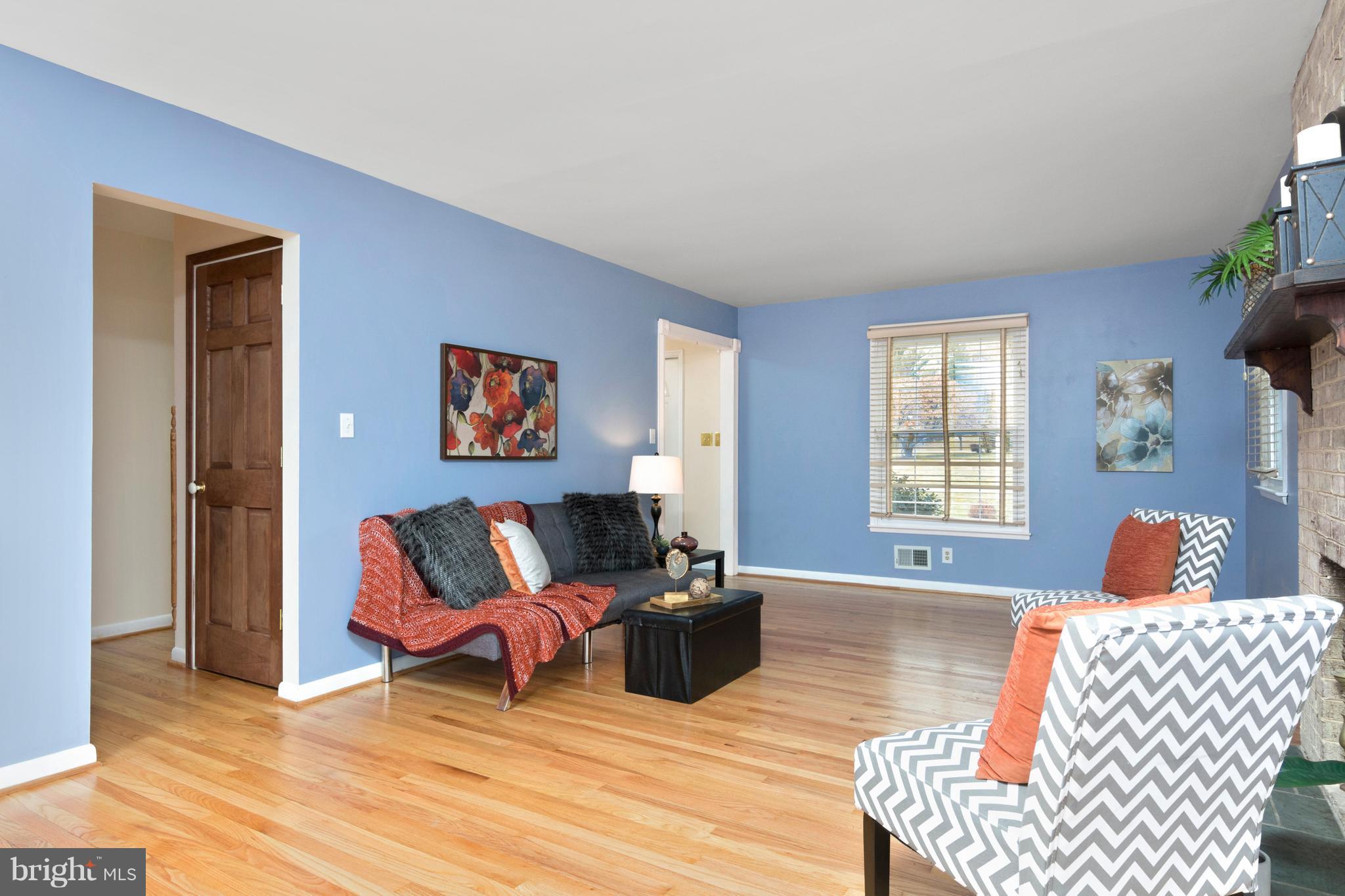 4033 High Point Road Ellicott City, MD 21042 - Photo 5 of 28 Living Room