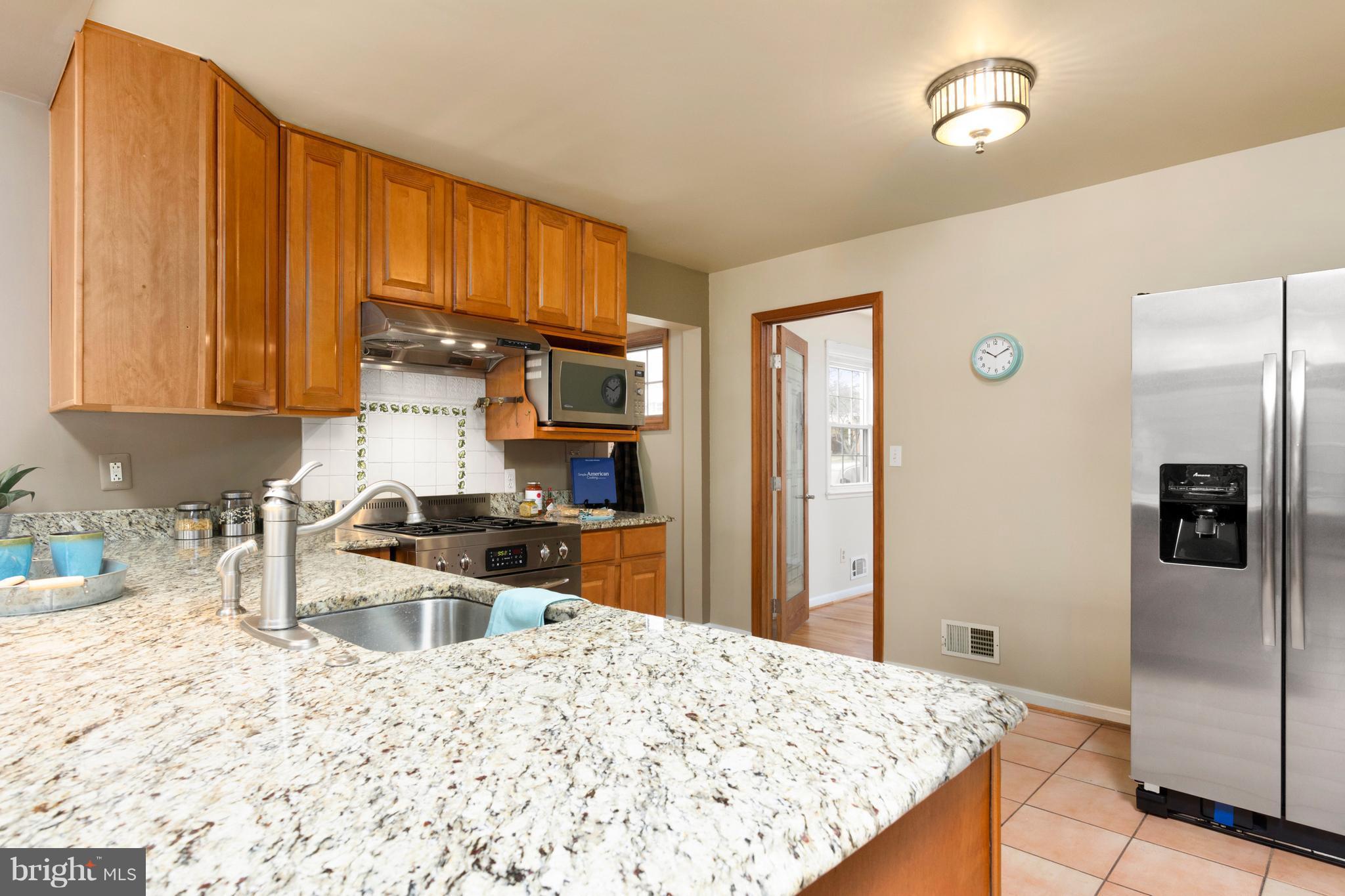 4033 High Point Road Ellicott City, MD 21042 - Photo 7 of 28 Granite Counter Tops in Kitchen
