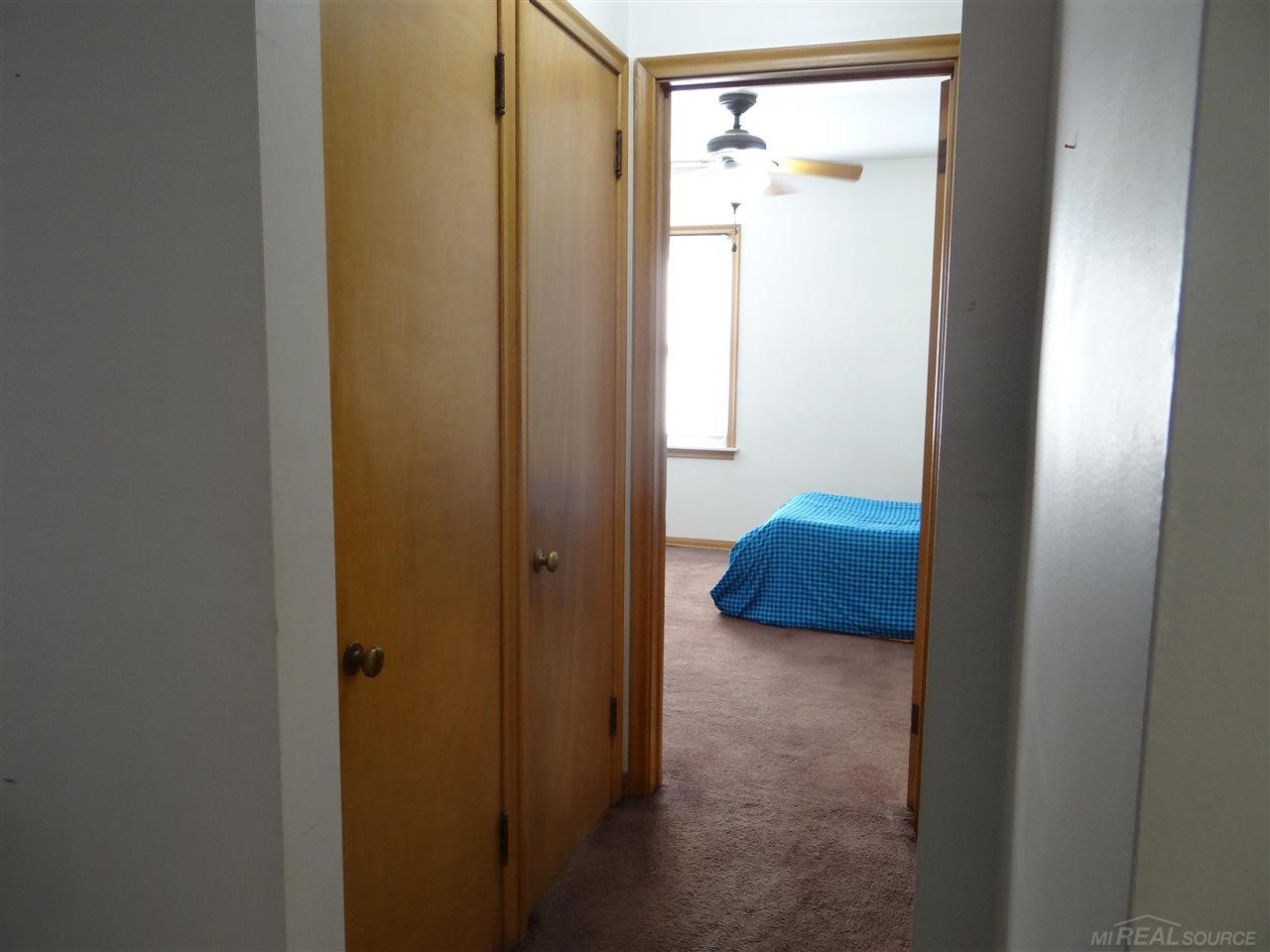 2037 Vernier Road Grosse Pointe, MI 48236 - Photo 29 of 38 50053995-28.JPG