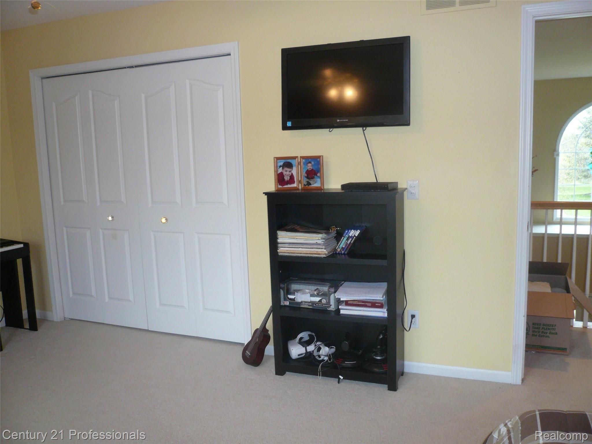 3863 Fawn Drive Rochester, MI 48306 - Photo 40 of 55 P1040187.JPG