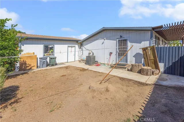 a view of a house with a backyard