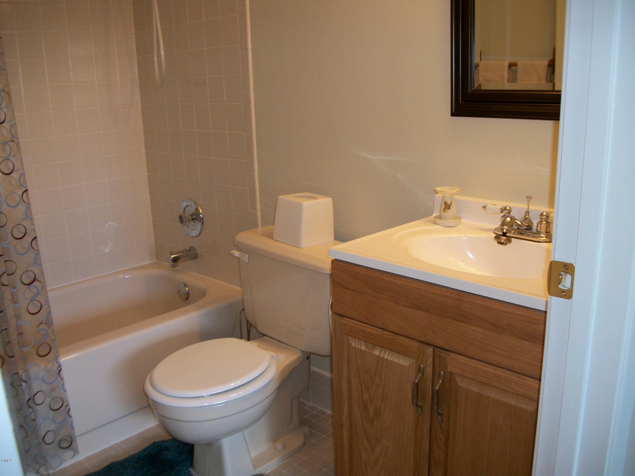 8642 Dreamside Lane Boca Raton, FL 33496 - Photo 17 of 27 2nd Bathroom
