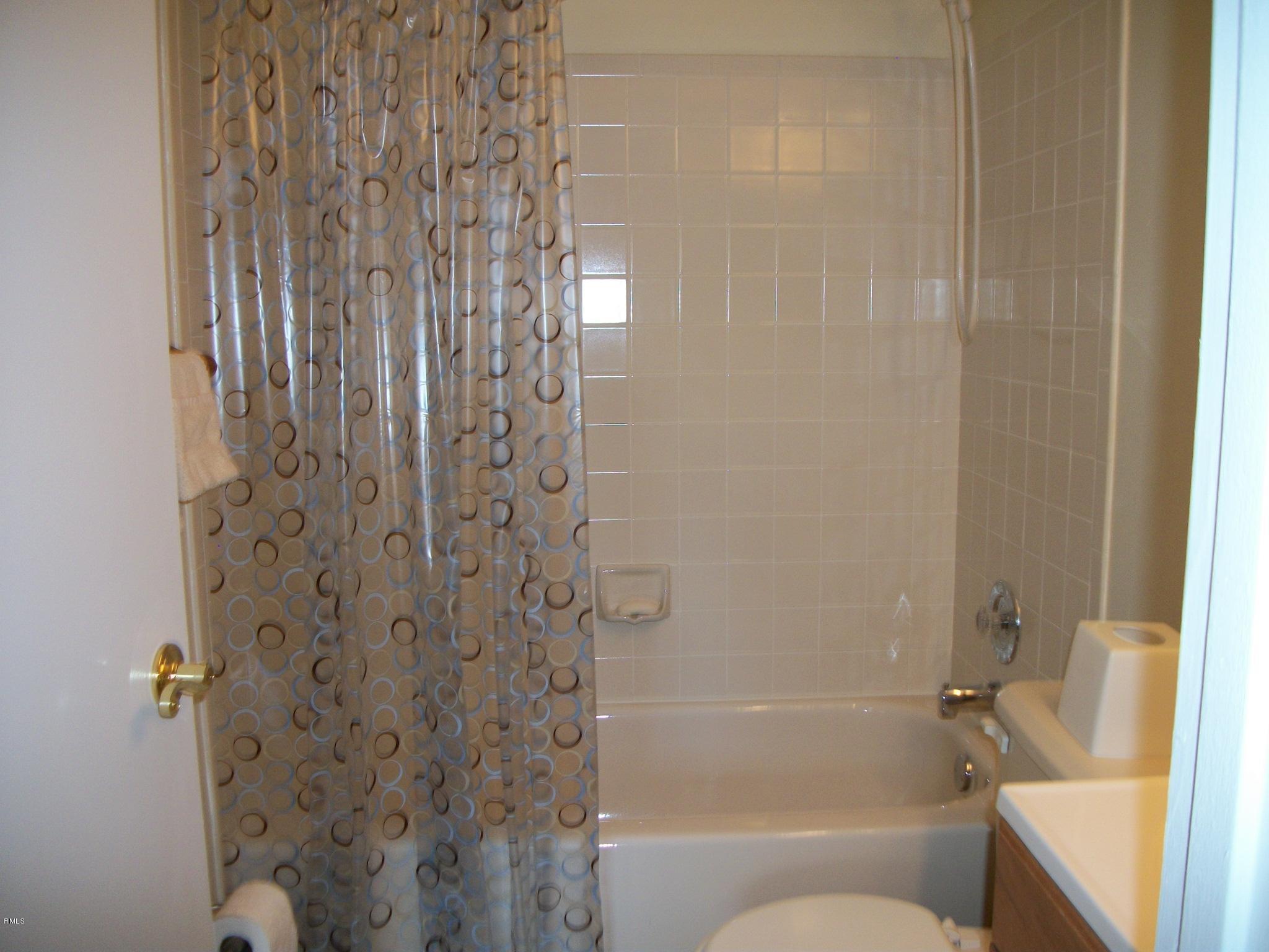 8642 Dreamside Lane Boca Raton, FL 33496 - Photo 18 of 27 2nd Bathroom