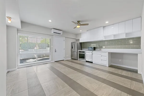 $1,450 | 3110 Red River Street, Unit 116, Austin, TX 78705