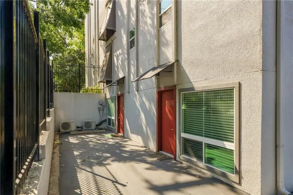 $1,450 | 3110 Red River Street, Unit 116, Austin, TX 78705