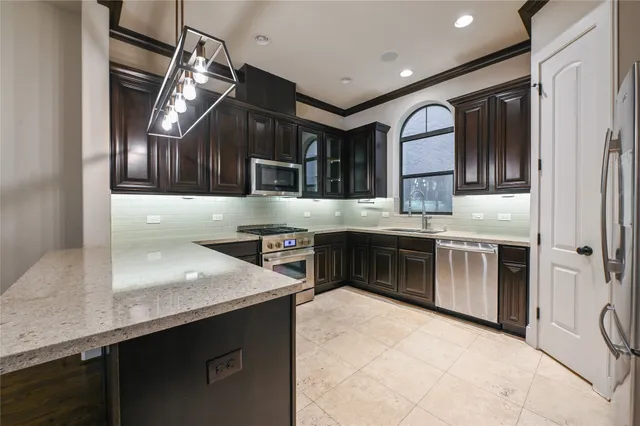 $3,850 | 307 Snover Street, Houston, TX 77007