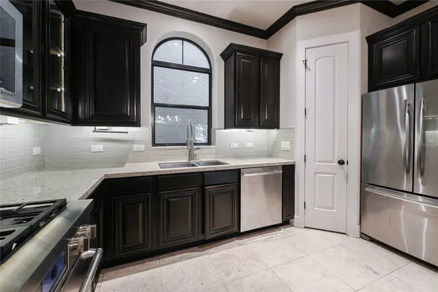 $3,850 | 307 Snover Street, Houston, TX 77007