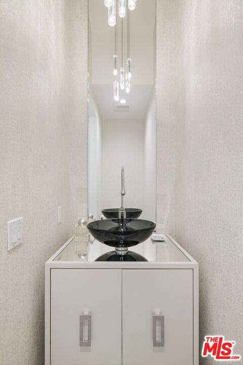 2654 Roscomare Road Los Angeles, CA 90077 - Photo 15 of 29