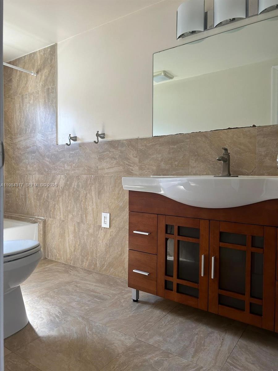8866 Southwest 126th Street Miami, FL 33176 - Photo 11 of 20 a view of an empty room