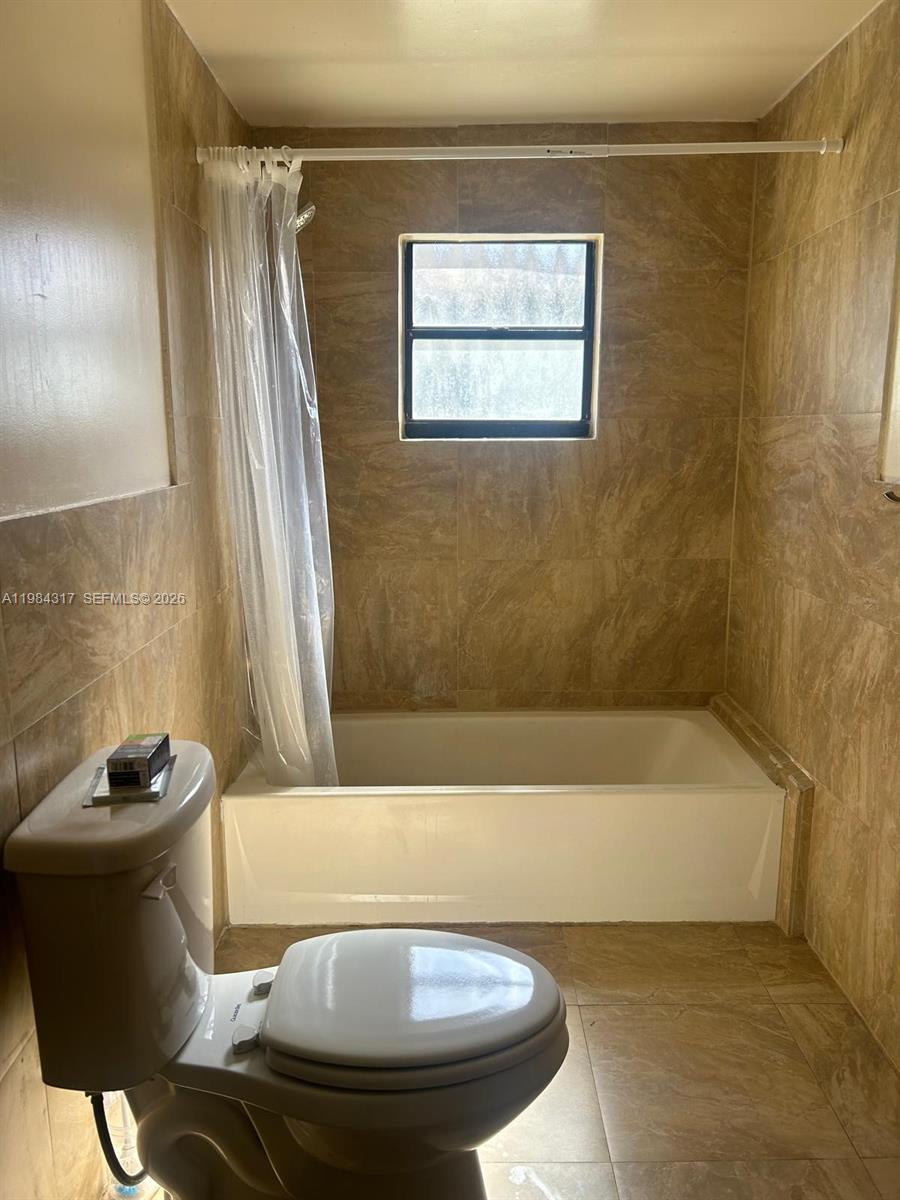8866 Southwest 126th Street Miami, FL 33176 - Photo 12 of 20 a bathroom with a sink and a bathtub
