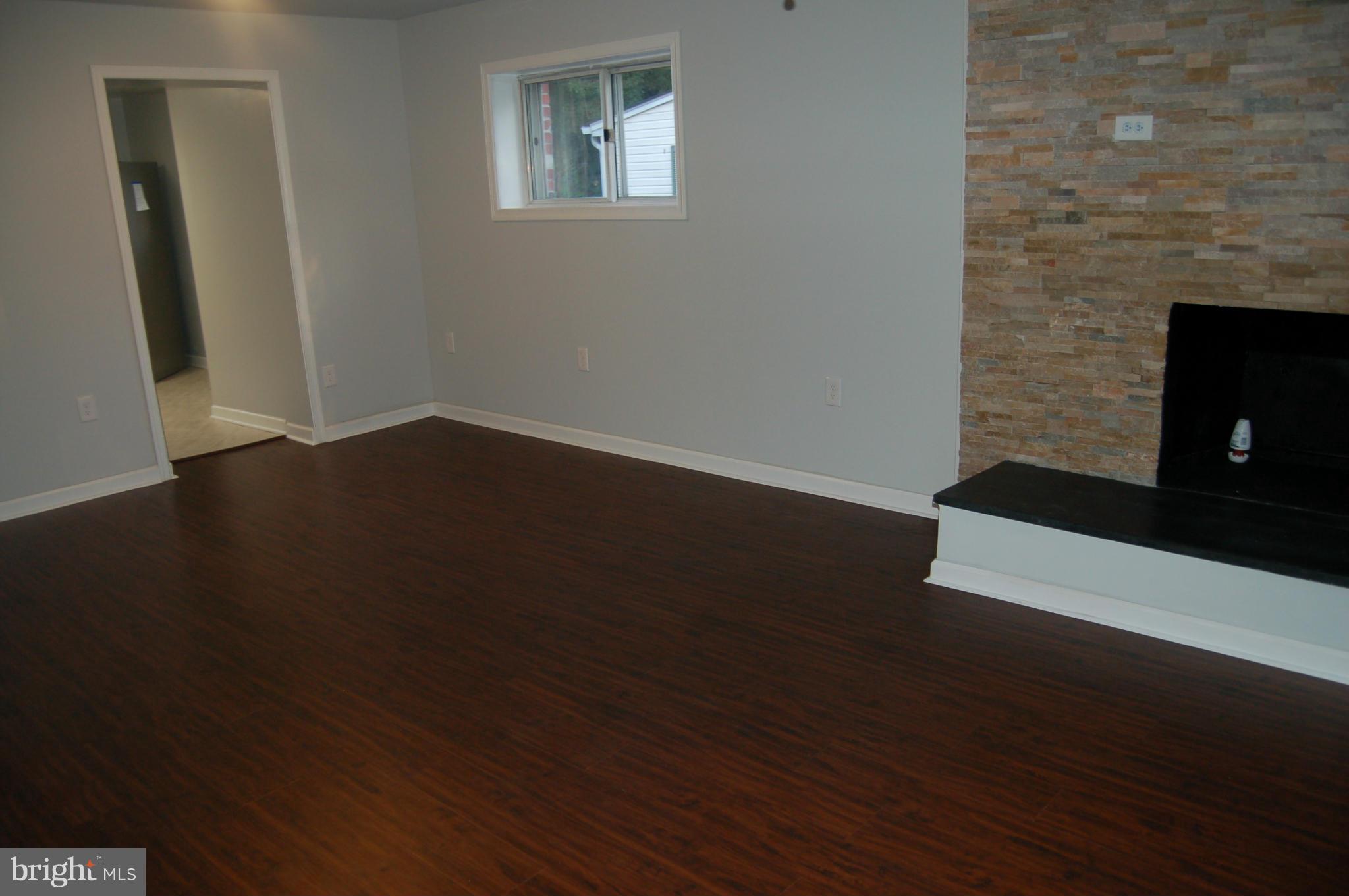 175 Riverside Road Baltimore, MD 21221 - Photo 14 of 30 Living Room