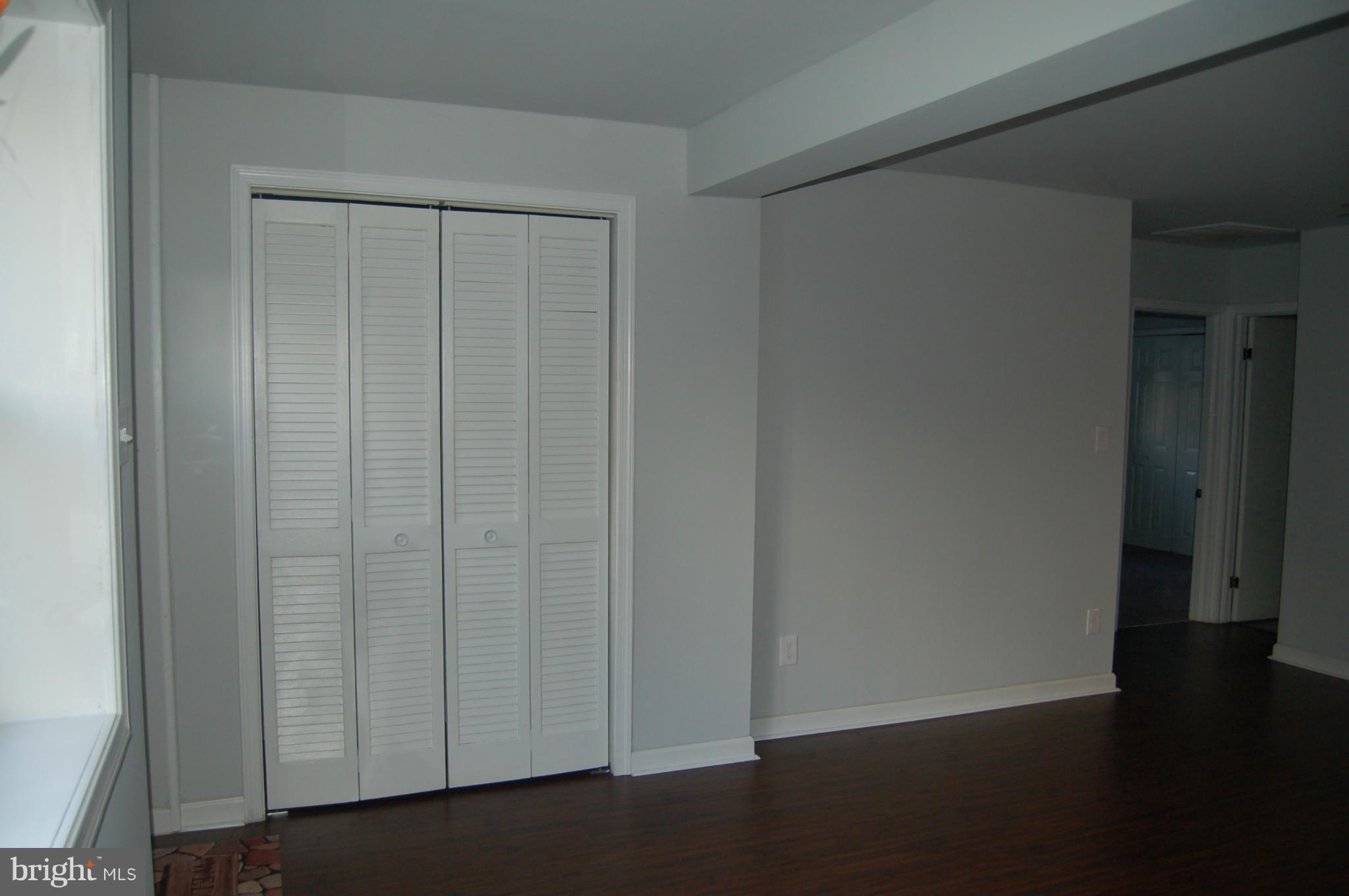 175 Riverside Road Baltimore, MD 21221 - Photo 16 of 30 Living Room