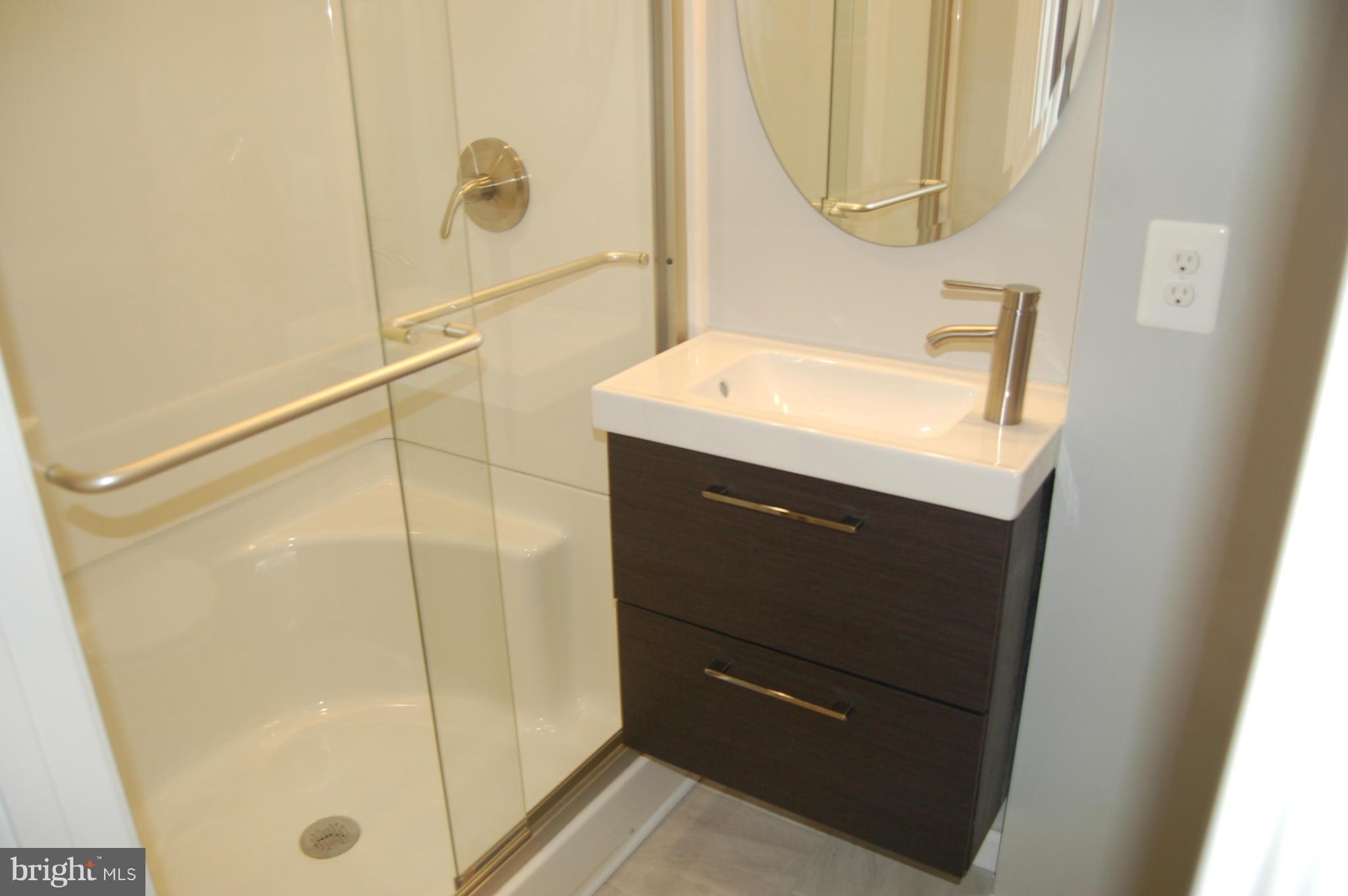 175 Riverside Road Baltimore, MD 21221 - Photo 19 of 30 Bath (Master)
