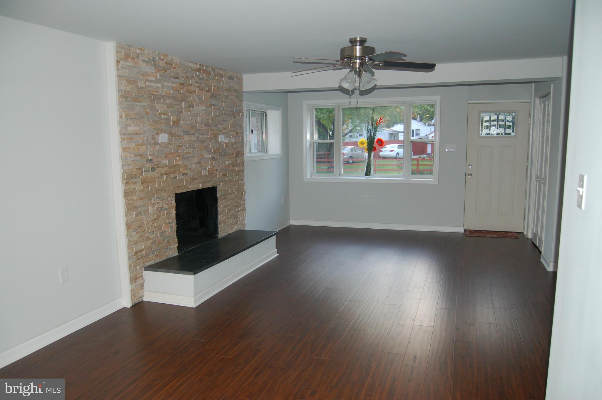 175 Riverside Road Baltimore, MD 21221 - Photo 10 of 30 Living Room