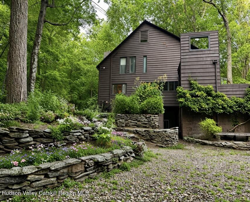 26 Webster Road Woodstock, NY 12498 - Photo 2 of 45 02