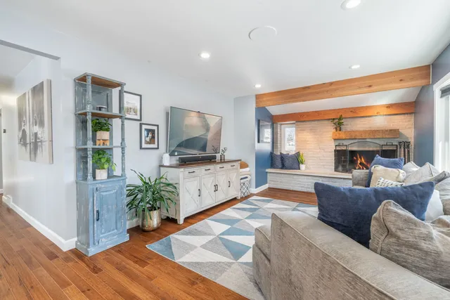 $339,000 | 8103 West 98th Street, Palos Hills, IL 60465