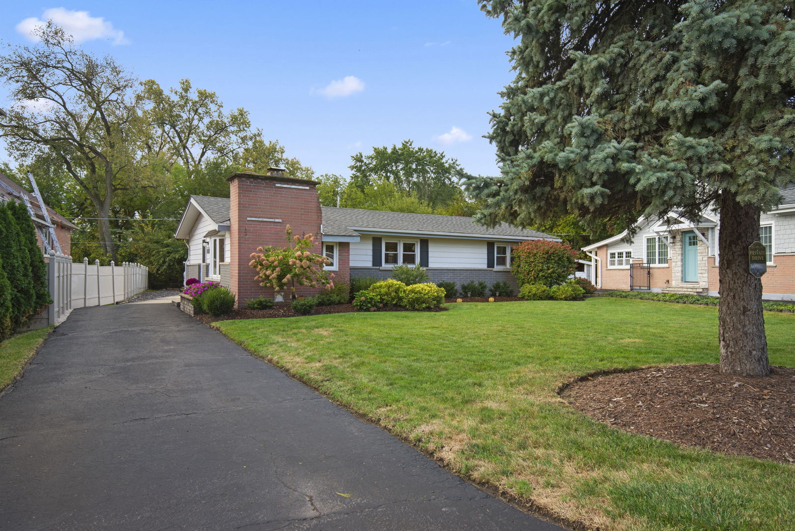 8103 West 98th Street Palos Hills, IL 60465 - Photo 3 of 25