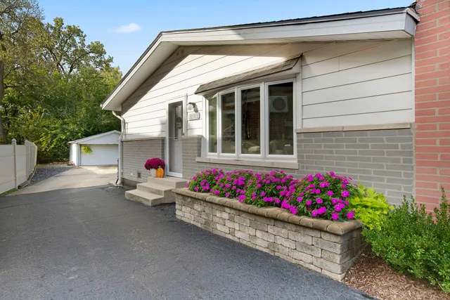 $339,000 | 8103 West 98th Street, Palos Hills, IL 60465