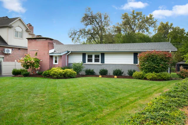 $339,000 | 8103 West 98th Street, Palos Hills, IL 60465