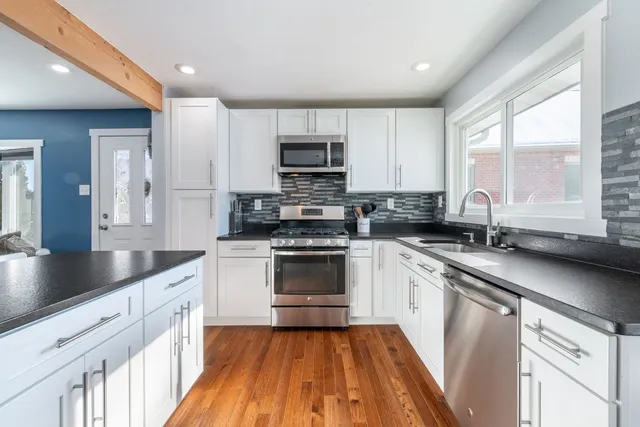 $339,000 | 8103 West 98th Street, Palos Hills, IL 60465