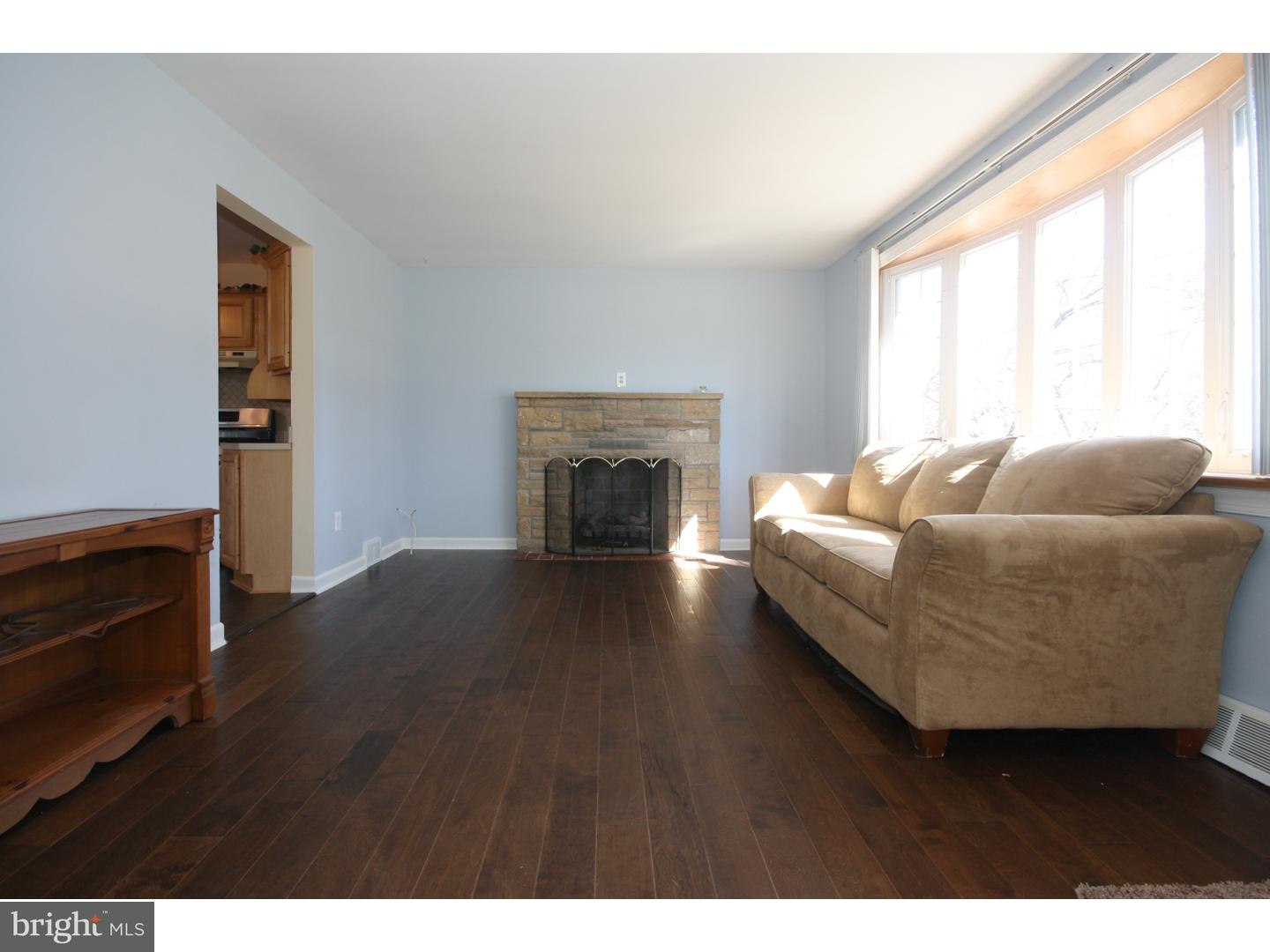 12018 Elmore Road Philadelphia, PA 19154 - Photo 3 of 25 Living Room