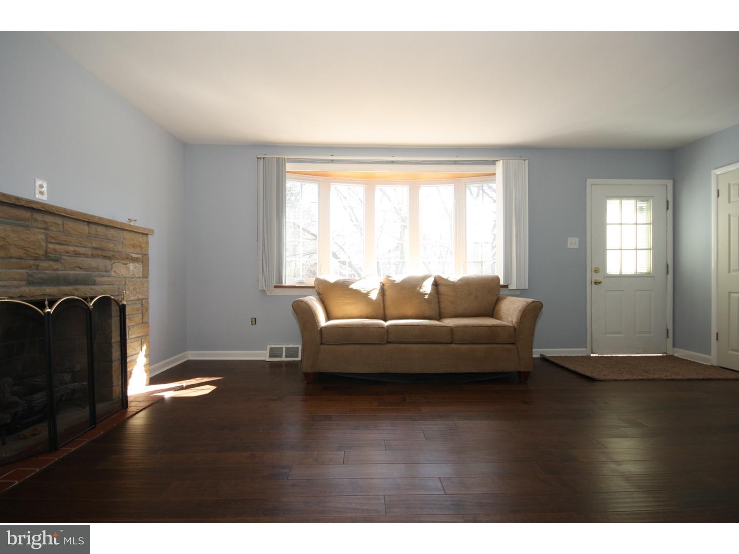 12018 Elmore Road Philadelphia, PA 19154 - Photo 5 of 25 Living Room