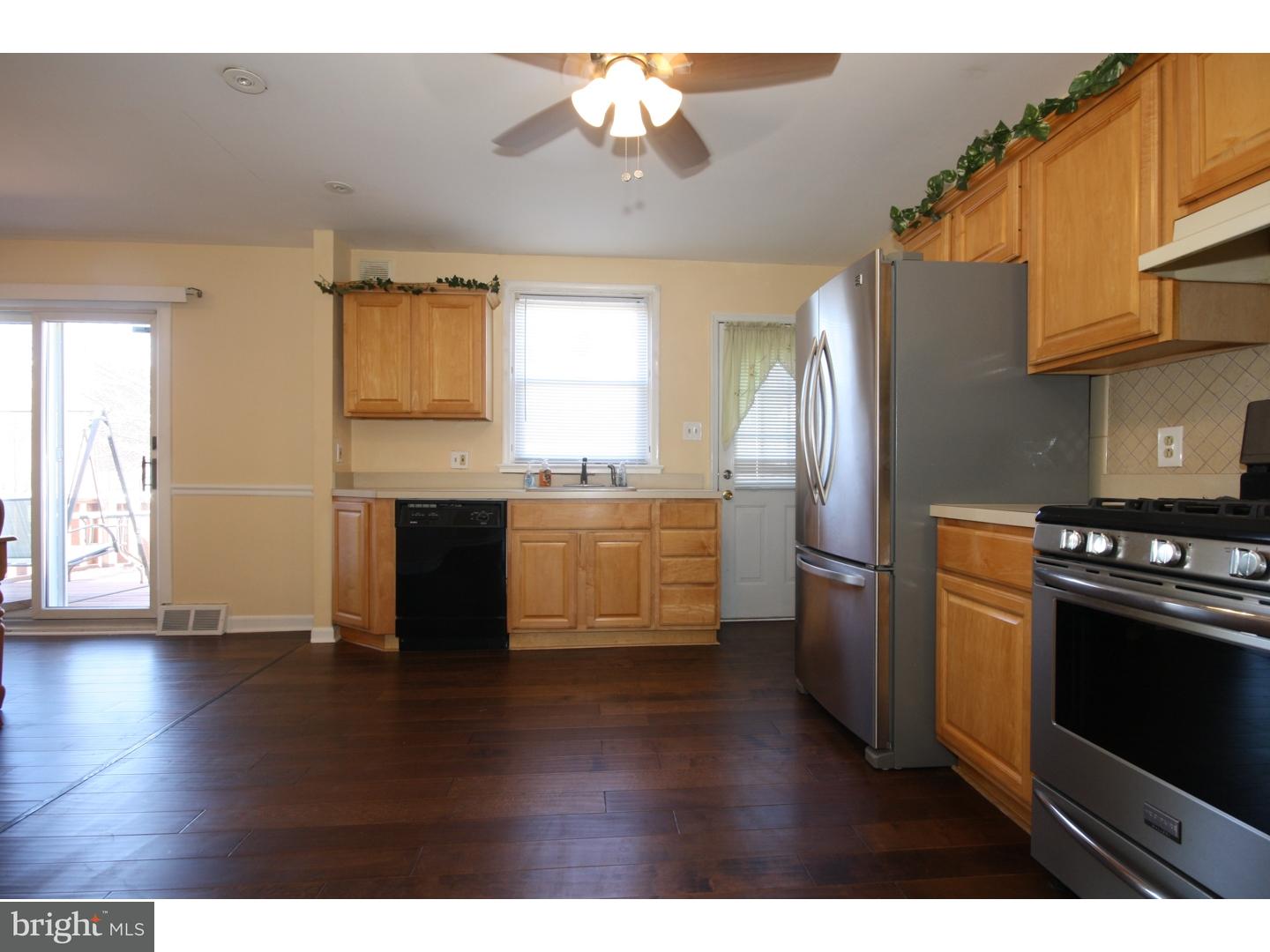 12018 Elmore Road Philadelphia, PA 19154 - Photo 6 of 25 Kitchen