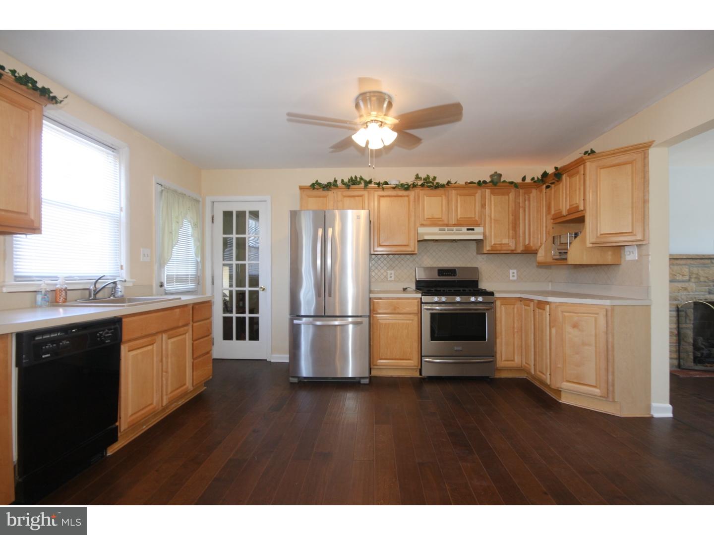 12018 Elmore Road Philadelphia, PA 19154 - Photo 7 of 25 Kitchen
