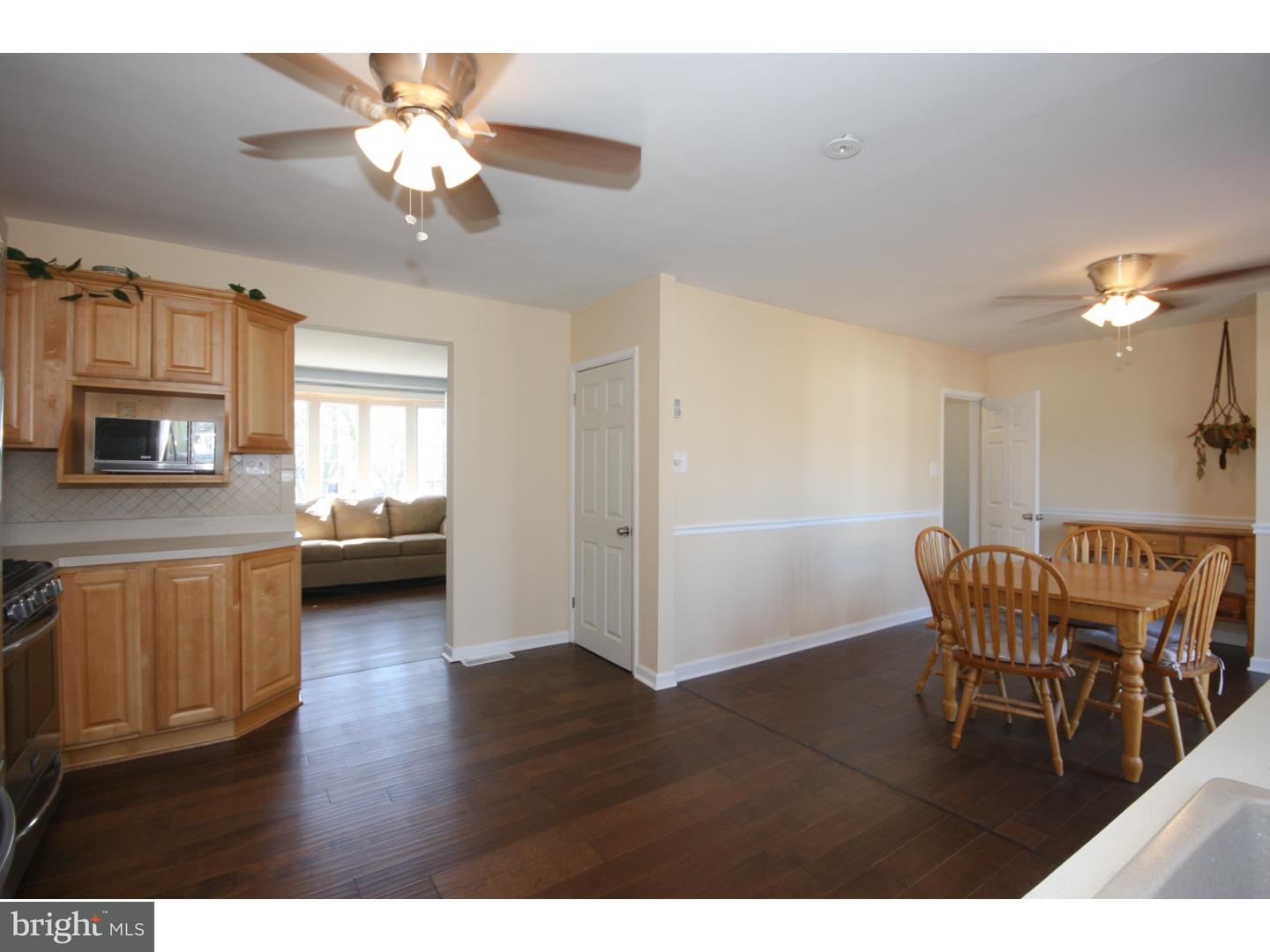 12018 Elmore Road Philadelphia, PA 19154 - Photo 9 of 25 Kitchen