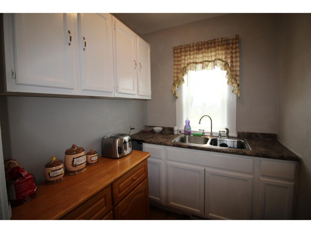 683 Howe Street Manchester, NH 03103 - Photo 5 of 25 Gallery Image 5