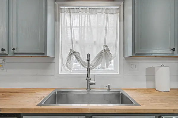 $299,900 | 9 Bessie Clark Road, Erin, TN 37061