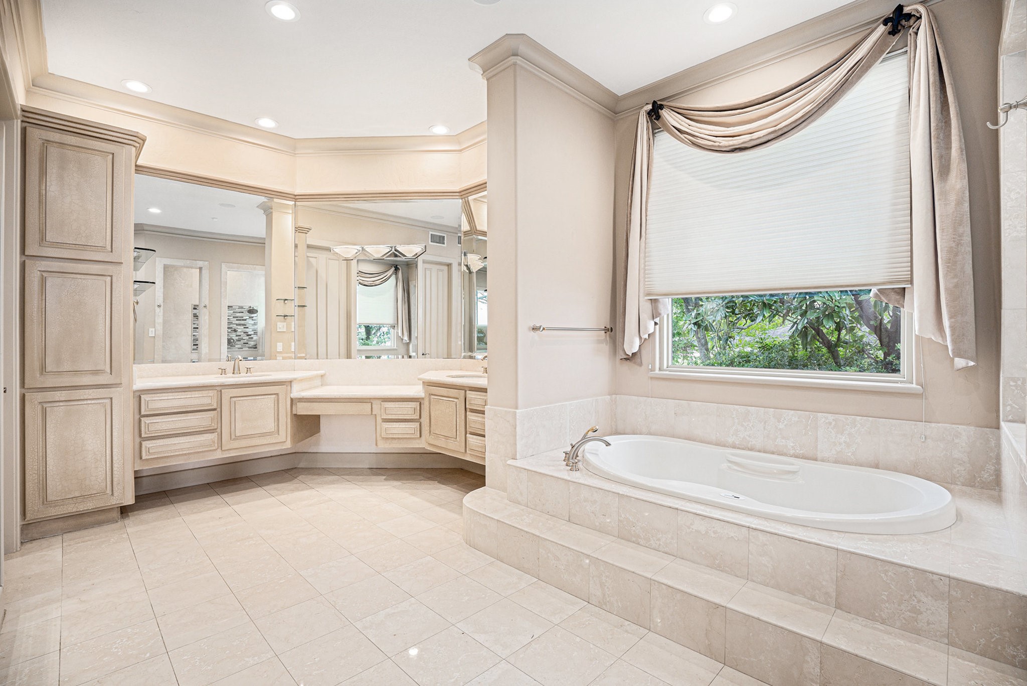 427 East Shore Drive Clear Lake Shores, TX 77565 - Photo 15 of 28 a spacious bathroom with a large tub and shower
