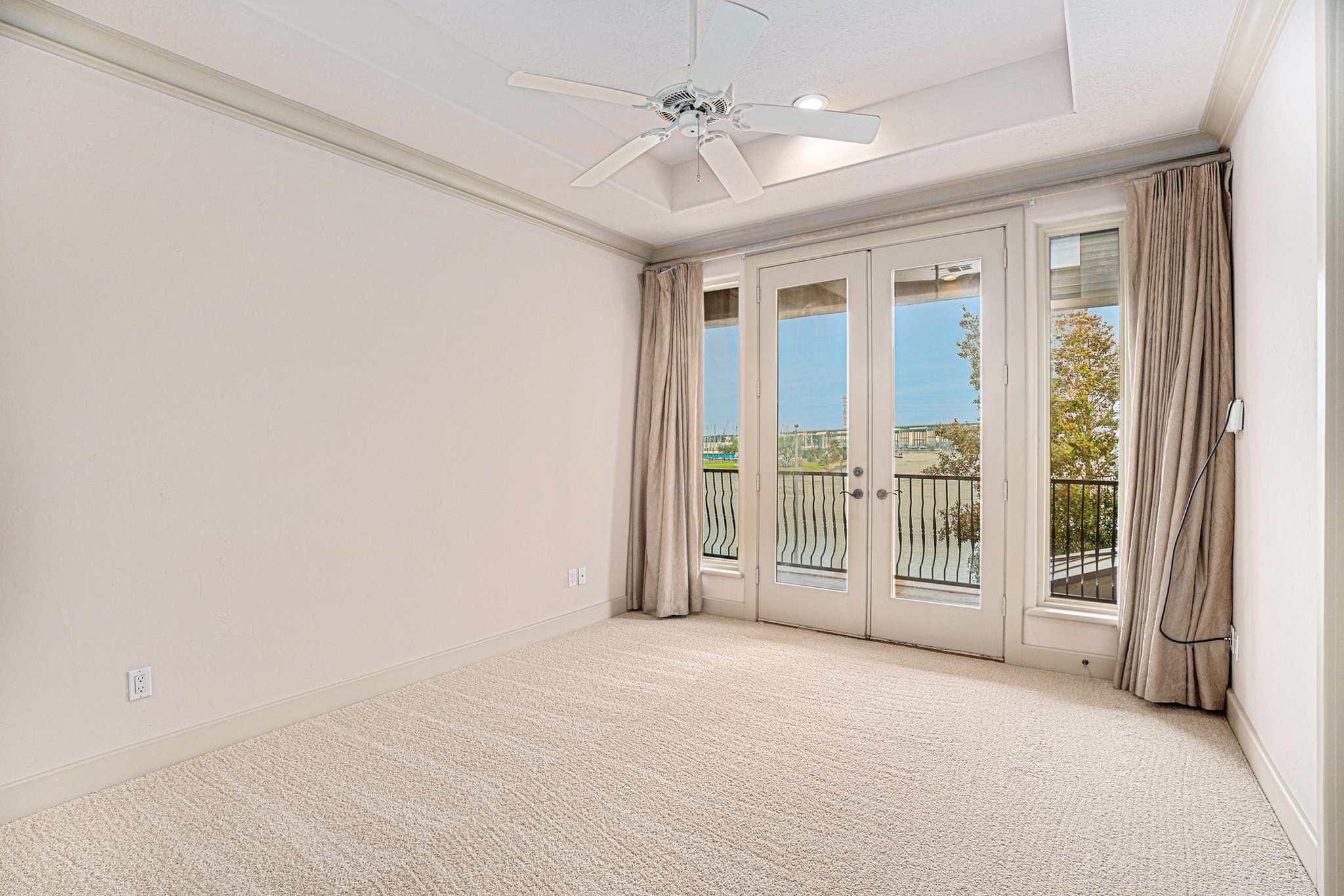 427 East Shore Drive Clear Lake Shores, TX 77565 - Photo 20 of 28 a view of a livingroom with a ceiling fan and window
