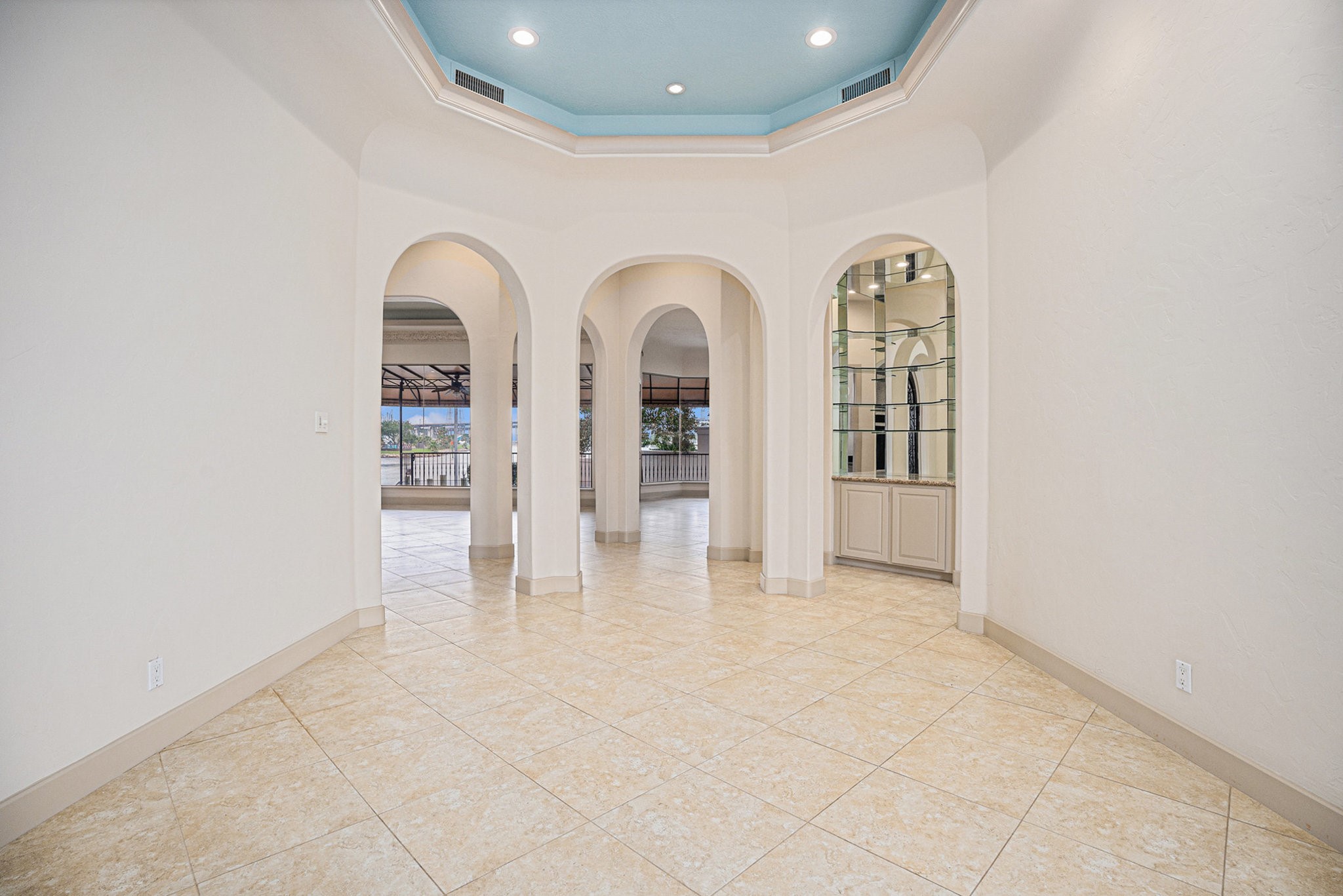 427 East Shore Drive Clear Lake Shores, TX 77565 - Photo 7 of 28 a view of entryway with garden