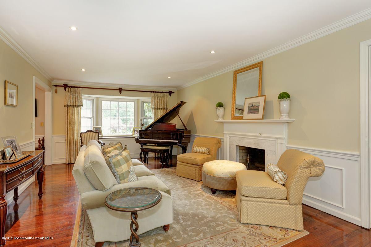 26 Tall Timber Road Middletown, NJ 07748 - Photo 16 of 40 livingroom_1200