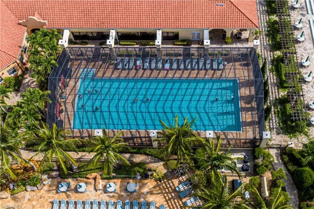 a picture of street with a building in the background