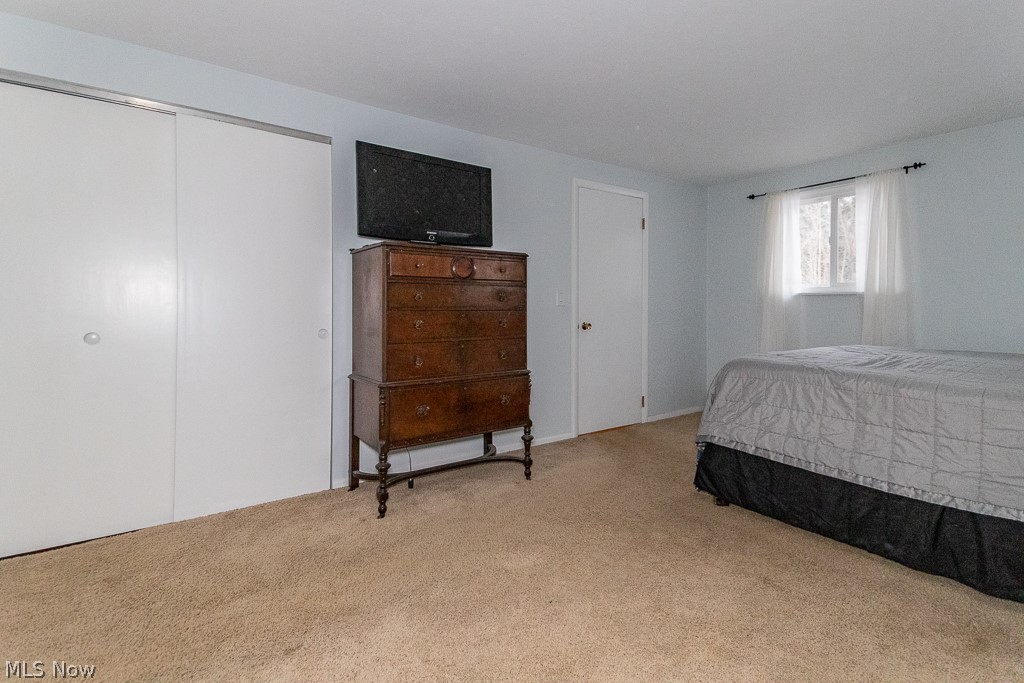 11265 Walnut Ridge Road Chesterland, OH 44026 - Photo 13 of 23 Spacious Master Bedroom