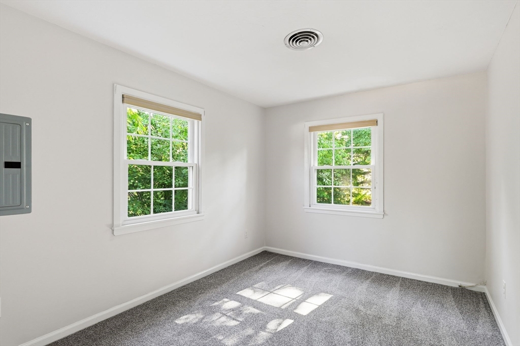 291 Old Farm Road Springfield, MA 01119 - Photo 9 of 34