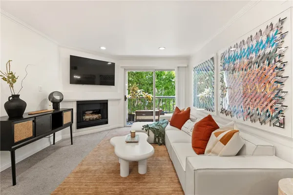 $575,000 | 5535 Canoga Avenue, Unit 221, Woodland Hills, CA 91367