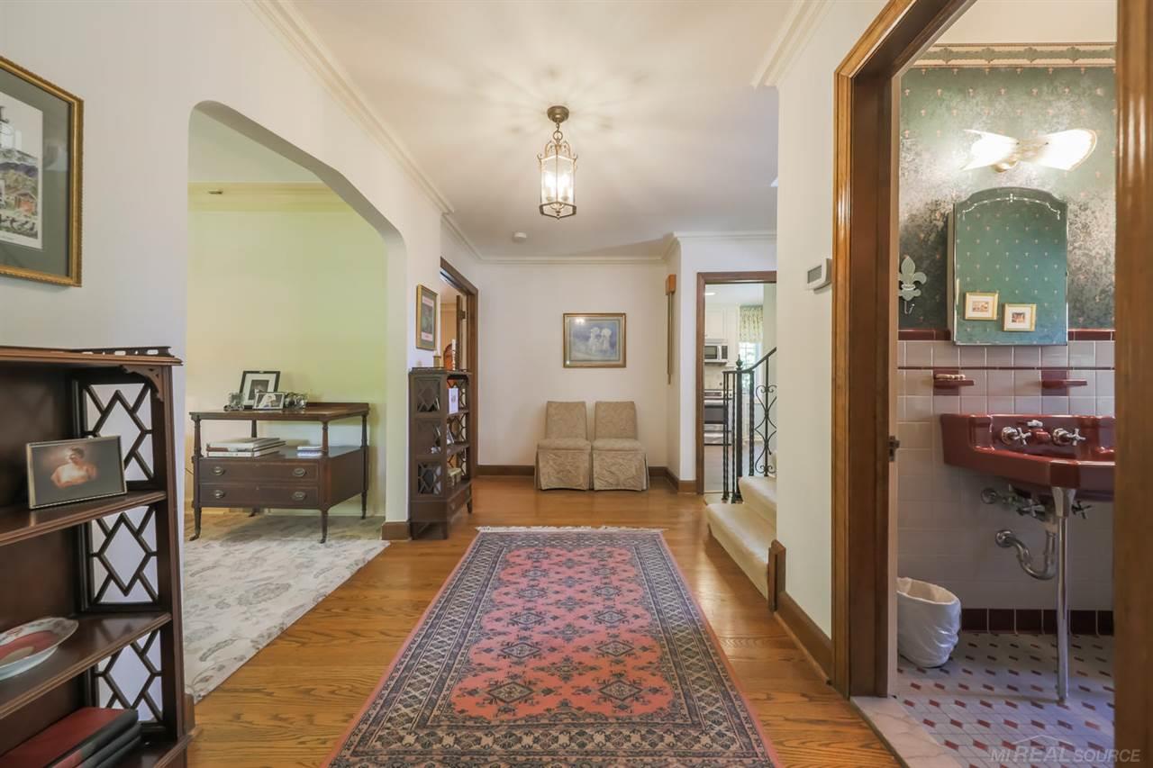 821 Trombley Road Grosse Pointe, MI 48230 - Photo 3 of 60 50029376-2.JPG