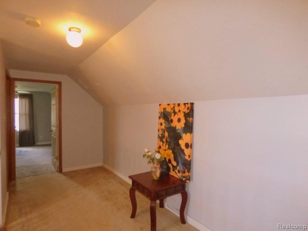 13828 Ridgemont Lane Gregory, MI 48137 - Photo 14 of 22 14 UPSTAIRS HALL.jpg