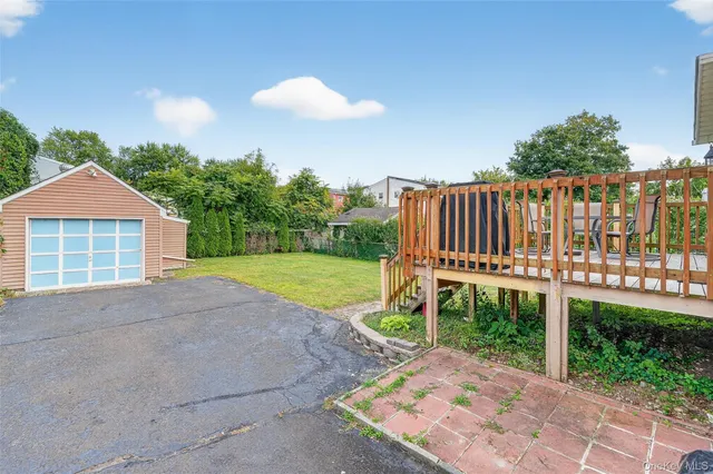 a view of a house with backyard and a garden
